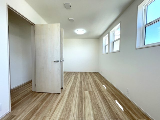 岡山市中区藤原西町　戸建ての洋室|2階洋室です。間仕切りをすれば、居室に変更可能です。(4.5帖)