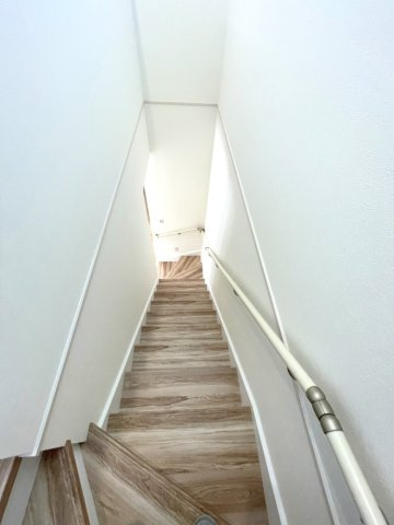 岡山市中区藤原西町　戸建てのその他|階段の様子です。