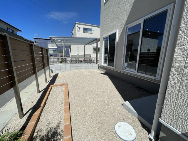 岡山市中区藤原西町　戸建ての庭|南側庭部分です。目隠しフェンスがあります。