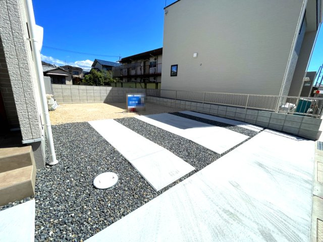 岡山市中区藤原西町　戸建ての駐車場|駐車スペース4台分あります。(車種による)南側道路は幅員6mあるため、駐車も楽に行えます。