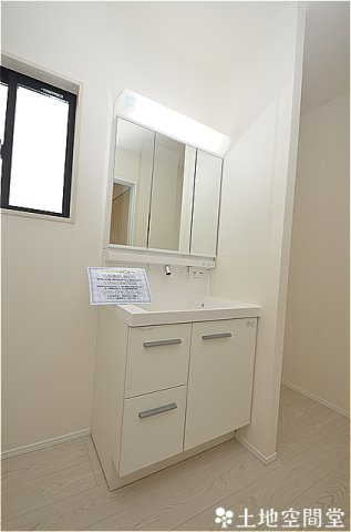 新築住宅　小鷺田町1期 1号棟の独立洗面台