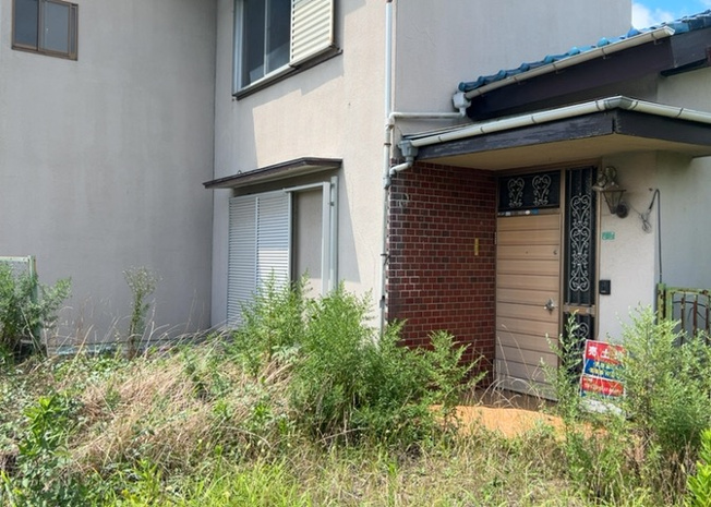 【外観】 | 土地購入を検討されている場合、境界杭がない状態で購入してしまうと境界確定測量をする必要があり、費用がかかります。購入の前に、売主、隣土地所有者立ち合いのもと境界を確定し境界杭を設置するのがベストです。