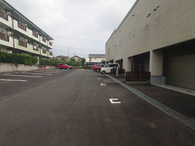 Mon espace(モンエスパス)の駐車場