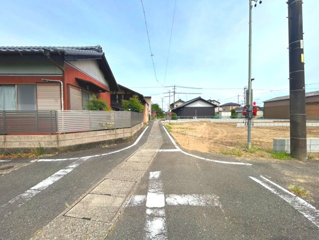 クワイエ　一宮市瀬部第1　全3区画分譲の前面道路含む現地写真|「現地（2026年8月9日）撮影」　
■前面道路　
■ヤマダ不動産　株式会社リライフ