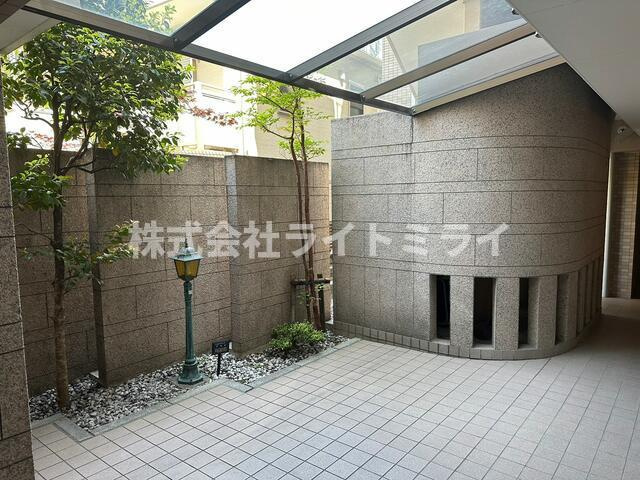 朝日ラ・パリオ四谷のエントランス