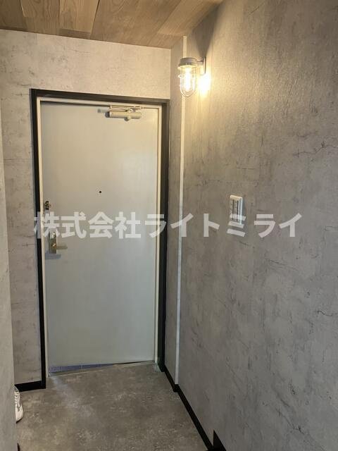 朝日ラ・パリオ四谷の玄関