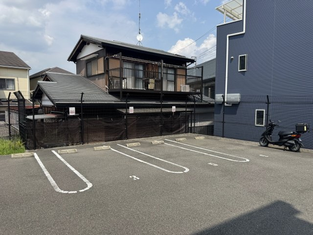 クレイノセントコージア山崎の駐車場