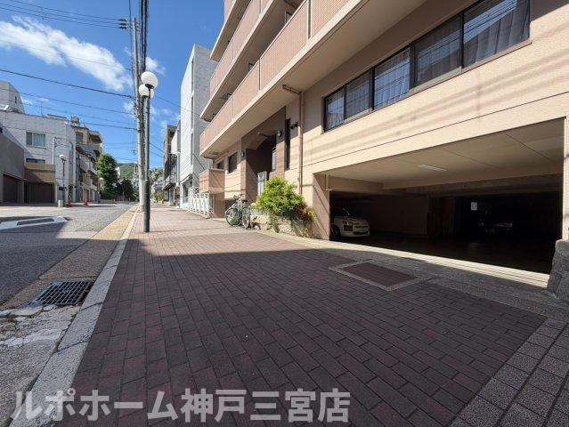 中山手ミオ壱番館の駐車場