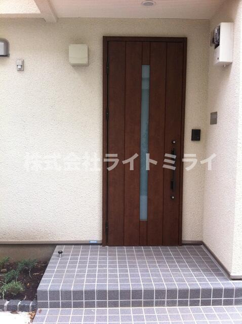 メゾントレフルの玄関