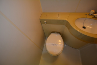 浴室内にトイレがあります☆