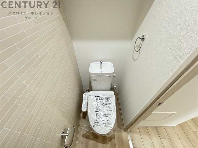 温水洗浄便座付きのトイレです♪