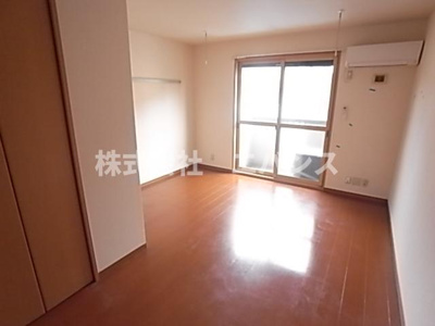 【居間・リビング】 | プレジールⅡ | こちらの居間で趣味の時間をお楽しみください