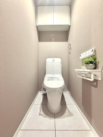 ゼファーヒルズトゥ横浜戸塚のトイレ|シンプルで上品な内装が、住まい全体の印象を損なわない落ち着いた空間を演出します。