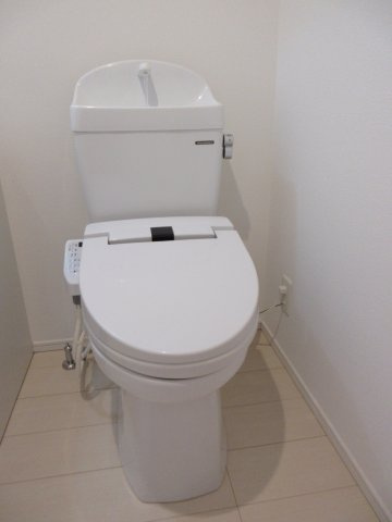 ユリカロゼAZEST高島平のトイレ|コンパクトで使いやすいトイレです