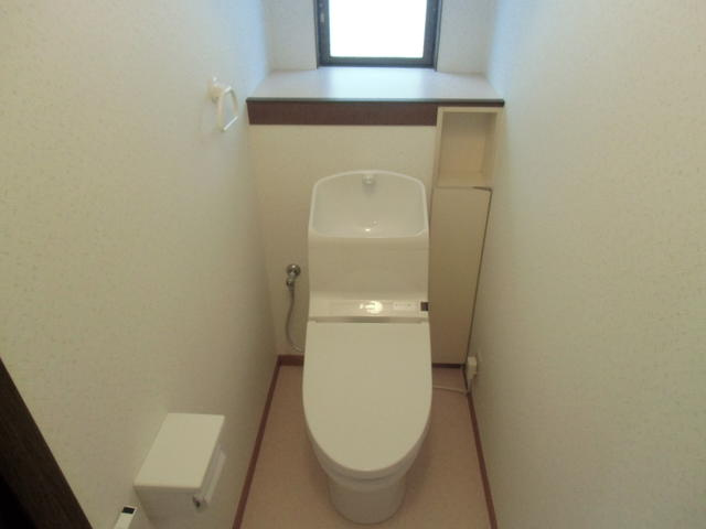 トクラハウスＢのトイレ|ゆったりとした空間のトイレです