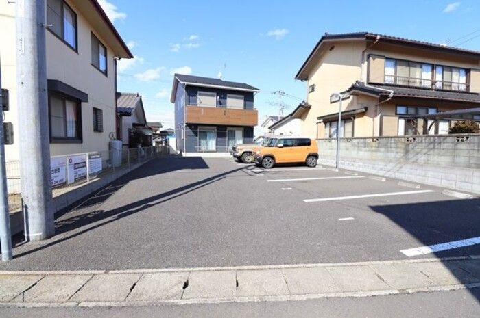 アンジューセオＢの駐車場