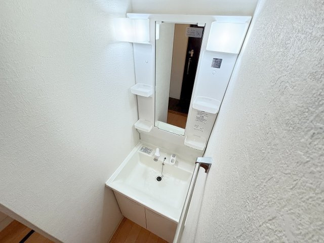 十三本町ユニハウスの独立洗面台