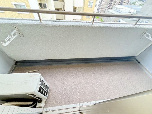 十三本町ユニハウスのバルコニー
