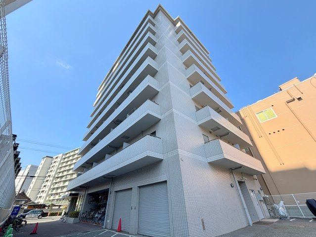 十三本町ユニハウスの外観