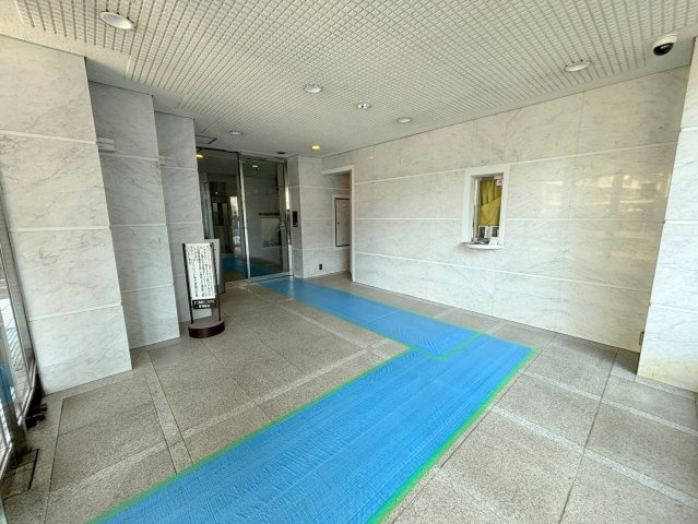 十三本町ユニハウスのエントランス