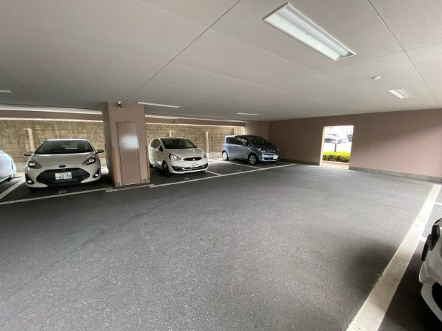 マノワールの駐車場