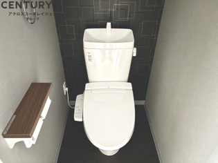 温水洗浄便座付きのトイレです♪