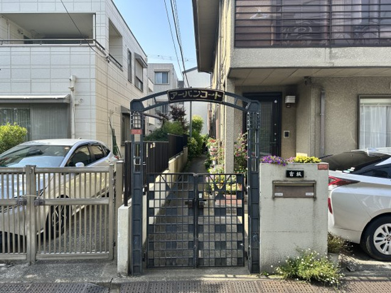 杉並区高円寺北２丁目のアパートのエントランス