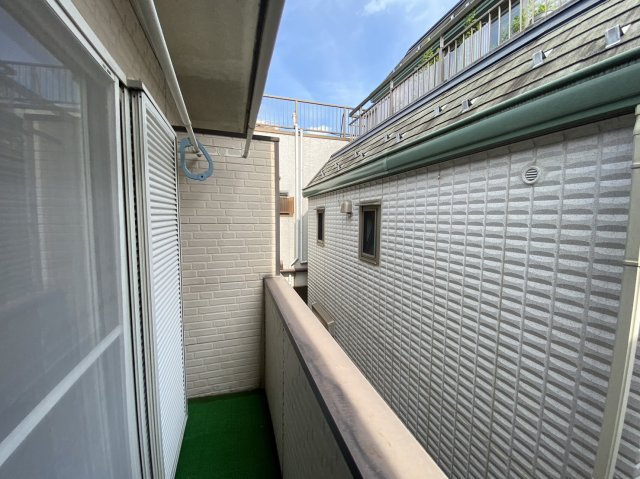 杉並区高円寺北２丁目のアパートのバルコニー