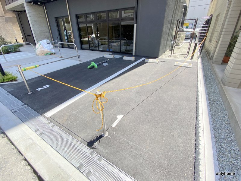Dimora靭公園　仲介手数料無料の駐車場