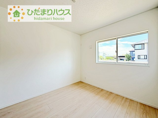 【洋室】 | 常総市本石下第12　新築戸建　7号棟 | お掃除しやすく、清潔感を保てるのでダニも発生しにくいフローリング♪
