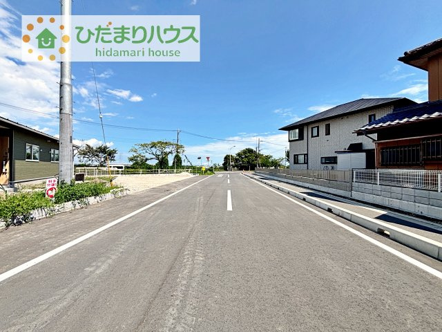 【前面道路含む現地写真】 | 常総市本石下第12　新築戸建　7号棟 | たっぷりの陽光と心地よい風が舞い込む住まい♪