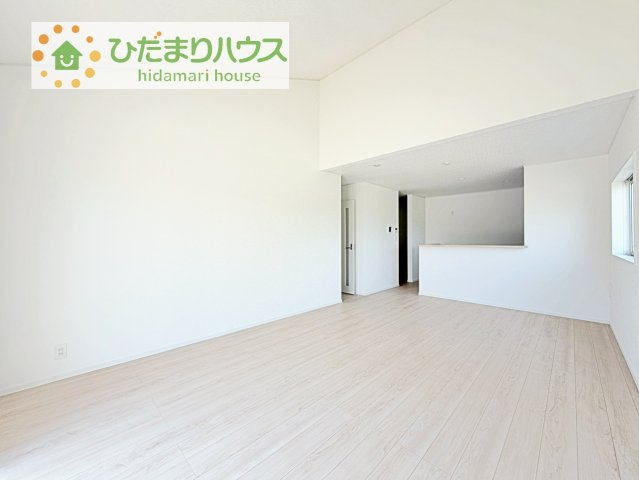 【居間・リビング】 | 常総市本石下第12　新築戸建　7号棟 | お子様が元気に遊べる広々としたリビングです！