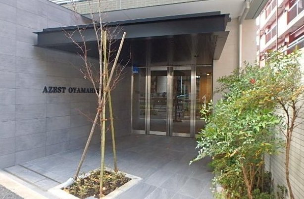 AZEST大山東のエントランス