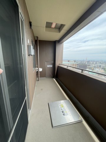 ジオタワー西宮北口のバルコニー|お洗濯にも便利なバルコニー付き