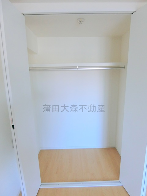 パインコート梅屋敷の設備|洋室の収納　クローゼット