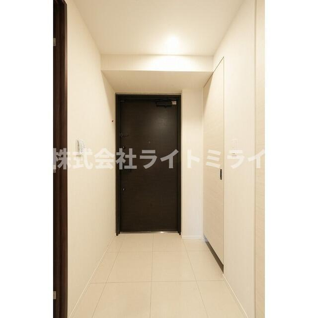 オアーゼ新宿市谷薬王寺の玄関