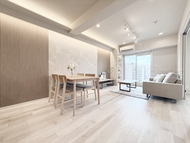 【外観】 | 大森ハイツ | 青空によく映える建物です。手入れの行き届いた外壁やマンション正面エントランスなど、綺麗な姿をぜひ一度、現地にてご覧ください。～即日のご見学可能～　お問合せはお気軽にどうぞ。
