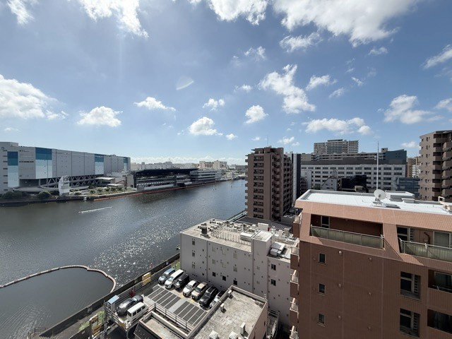 【展望】 | 大森ハイツ | 眼前に広がる空の雄大さと、このお部屋の自慢の一つである「眺望」をご覧ください。毎日、この景色を独り占めできる新生活に夢が広がります。～即日のご見学可能～　お問合せはお気軽にどうぞ。
