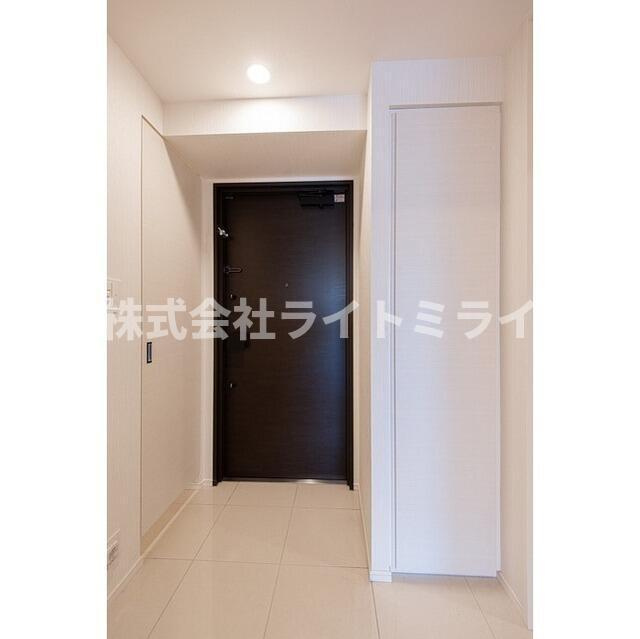 オアーゼ新宿市谷薬王寺の玄関