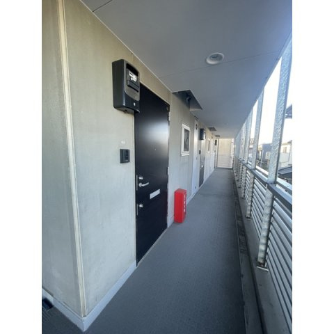 山王町マンションのエントランス