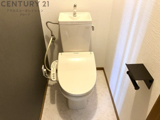 温水洗浄便座付きのトイレです♪