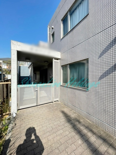 鎌倉市小町２丁目の賃貸マンションのエントランス