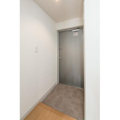 鎌倉市小町２丁目の賃貸マンションの玄関