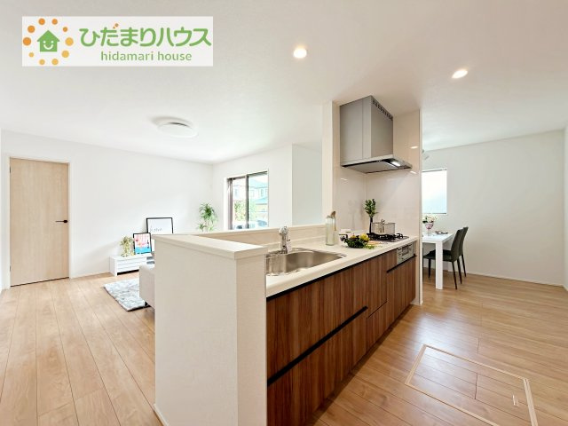 【キッチン】 | 龍ケ崎市久保台2丁目第1期　新築戸建　4号棟 | カウンターは少し高くなってますので、手元が隠れて来客からは見えにくくなってます♪