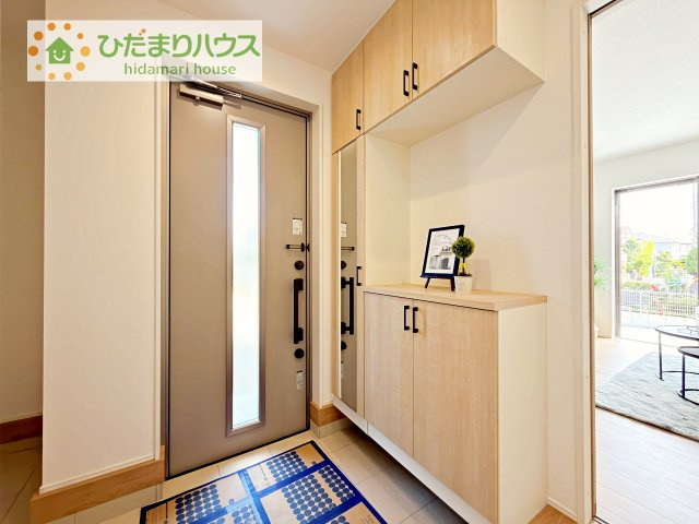 【玄関】 | 龍ケ崎市久保台2丁目第1期　新築戸建　4号棟 | 玄関が広いので親子で並んで仲良く靴が履けますね(^^)/