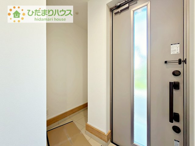 【玄関】 | 龍ケ崎市久保台2丁目第1期　新築戸建　4号棟 | 土間の玄関シューズクロークならアウトドア用品やベビーカーも土汚れを気にせずスッキリ収納できます！