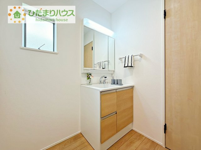 【独立洗面台】 | 龍ケ崎市久保台2丁目第1期　新築戸建　4号棟 | シンプルで使い勝手の良い独立洗面台！