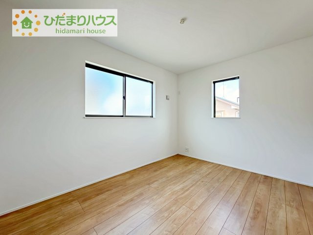 【洋室】 | 龍ケ崎市久保台2丁目第1期　新築戸建　4号棟 | 窓が多く、明るい空間を演出してくれます(*^^*)
