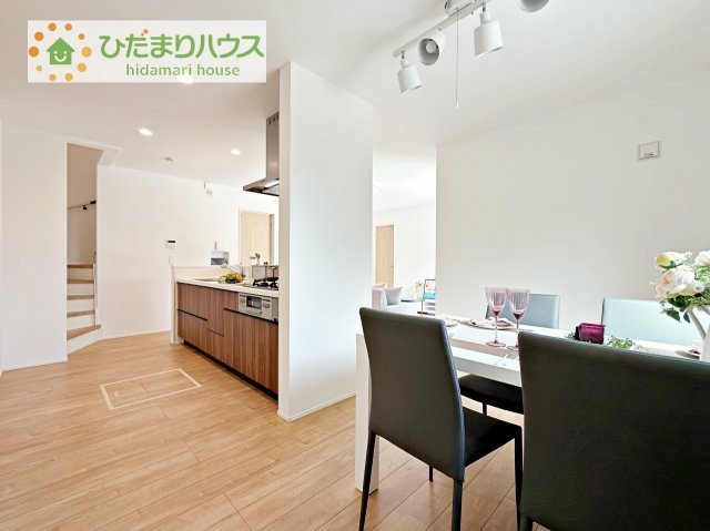 【居間・リビング】 | 龍ケ崎市久保台2丁目第1期　新築戸建　4号棟 | お友達や親戚とホームパーティもいいですね(*^^*)