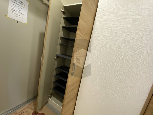 東大阪市稲田新町２丁目の賃貸マンションの収納